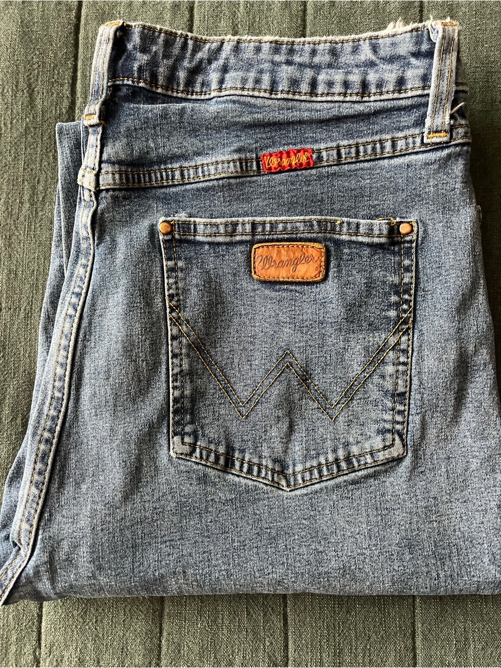 Wrangler Women’s Vintage Blue Denim Jeans Size 13/14 x 32